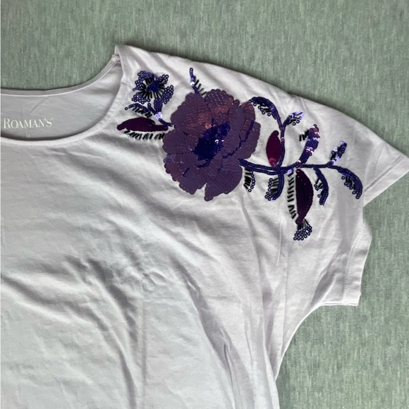 Roaman’s lilac purple Tshirt with floral sequin shoulders size 12 - Picture 3 of 7